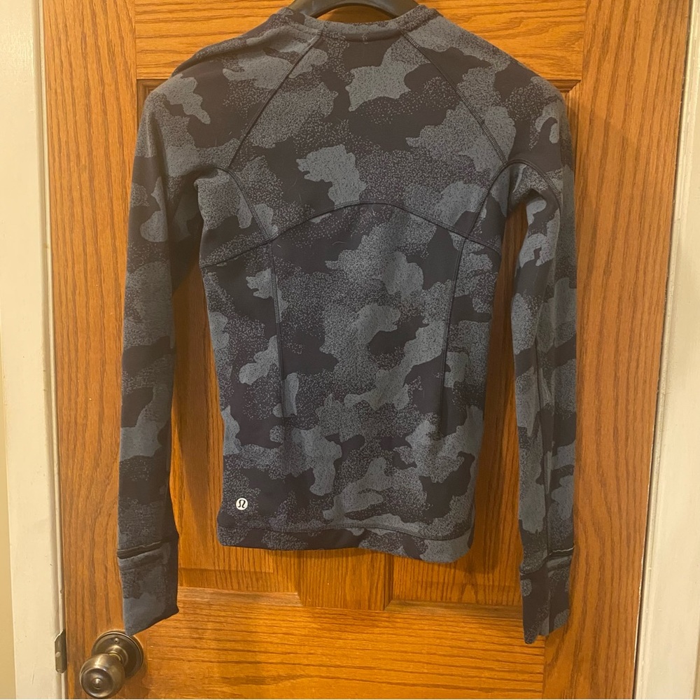 LULULEMON Blue Camo It's Rulu Run Fleece Long Sleeve Shirt Women's Size 4 - Picture 9 of 13